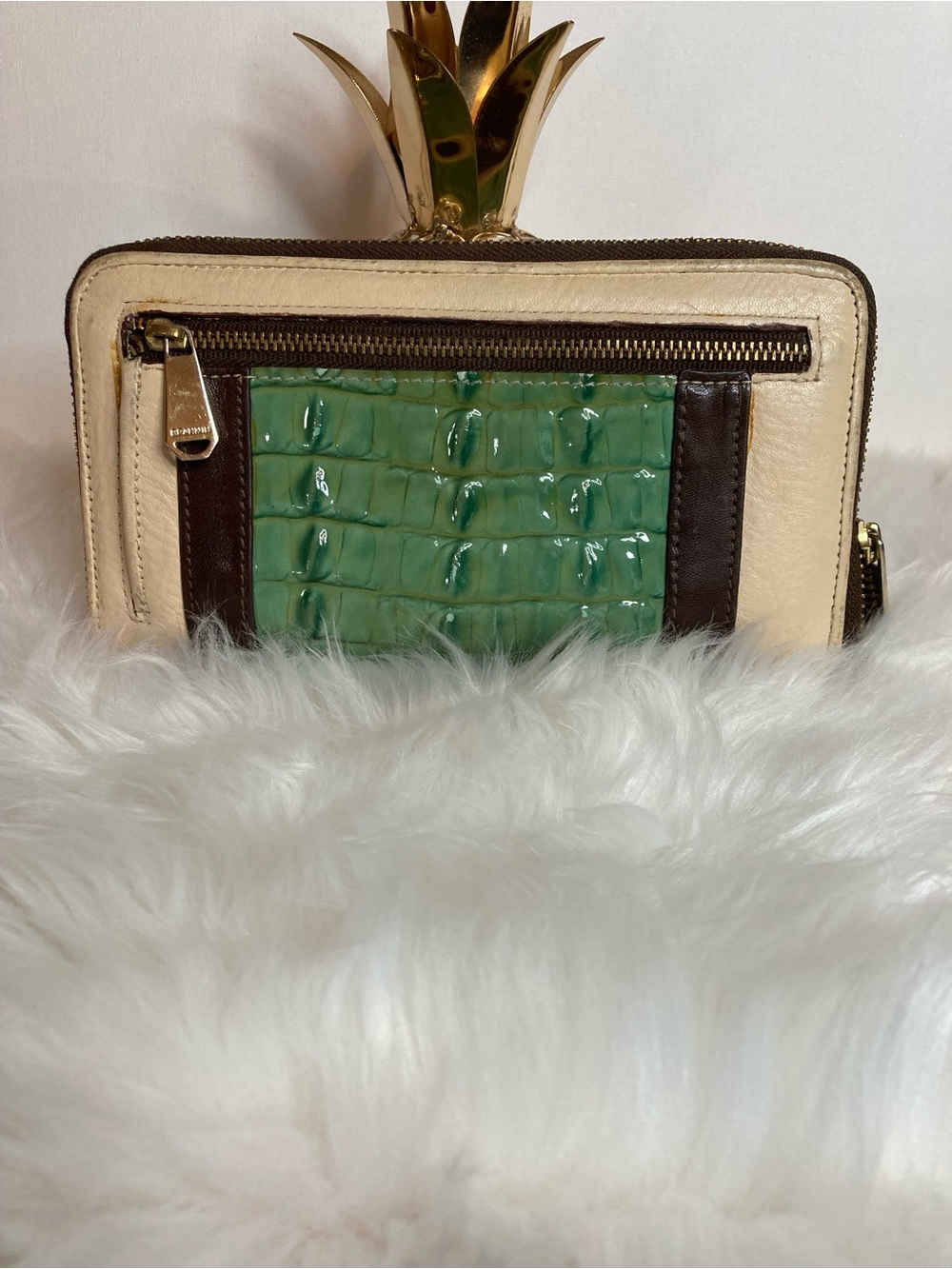 Brahmin Green Croc-Accent Zip Wallet - Cream & Brown GUC - Picture 5 of 9
